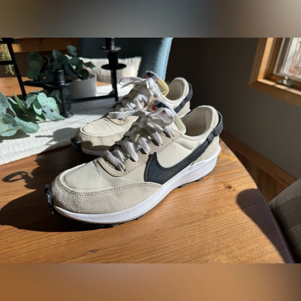 EUC - WOMEN'S NIKE WAFFLE DEBUT SNEAKERS - Picture 5 of 12